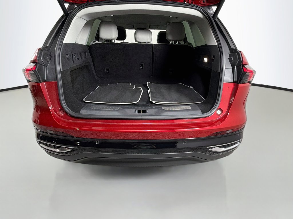 Used 2026 Lincoln Nautilus Premier AWD/4WD image 26