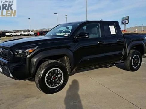 Used 2025 Toyota Tacoma TRD Off-Road image 4