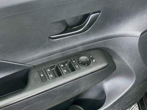 Used 2025 Hyundai Kona SEL FWD image 15