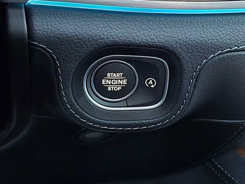 Used 2025 Mercedes-Benz GLS 580 4MATIC image 35