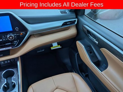 New 2026 Toyota Highlander Platinum AWD/4WD image 19