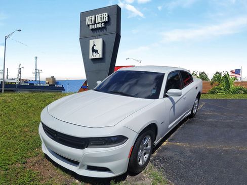 Used 2020 Dodge Charger SXT RWD image 1