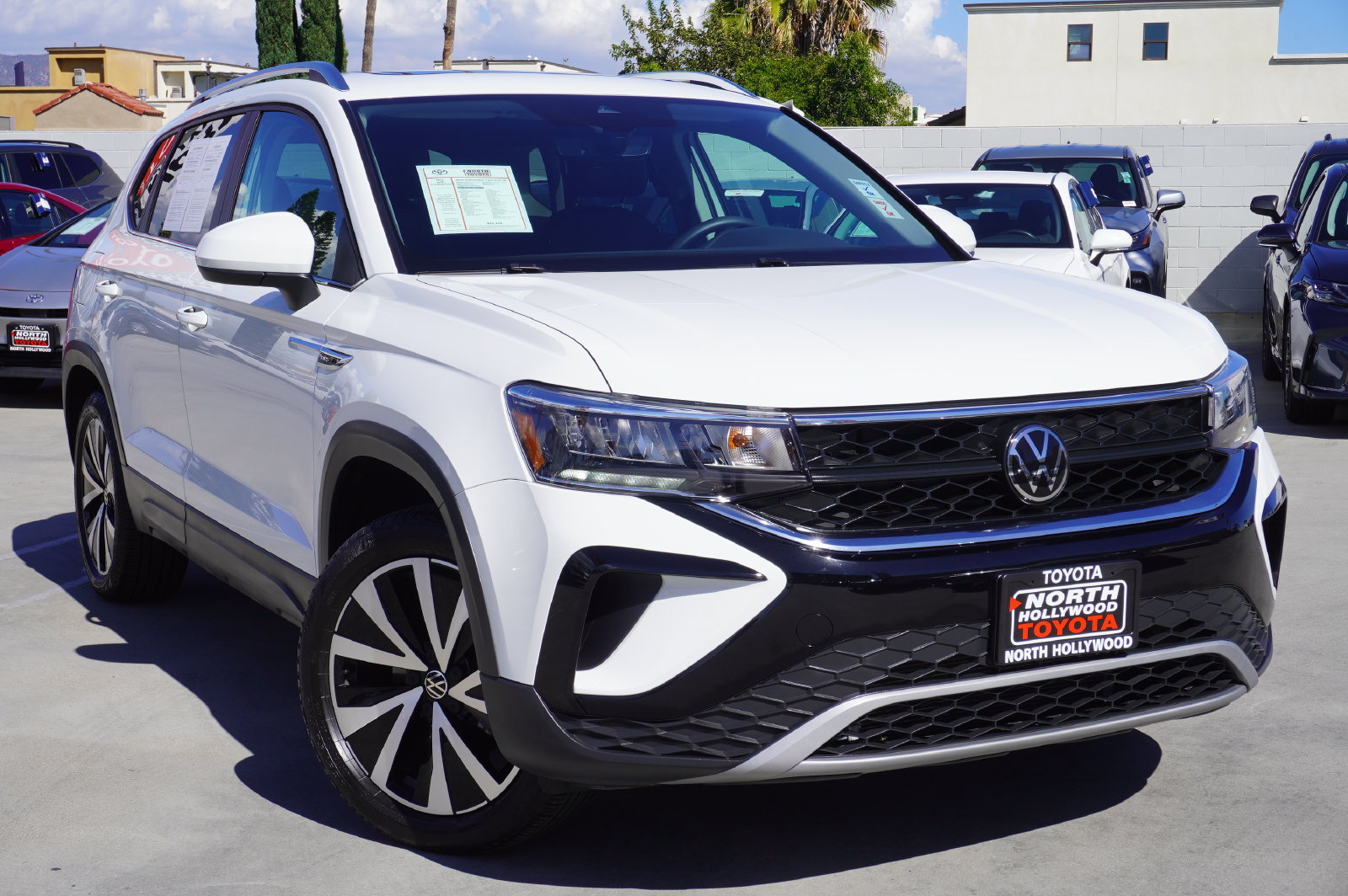 Used 2022 Volkswagen Taos SE AWD/4WD image 2
