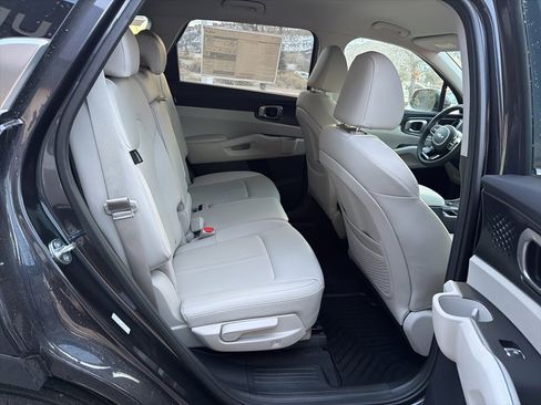 New 2025 Kia Sorento S image 11