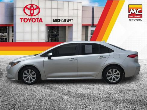 Used 2026 Toyota Corolla LE FWD image 2