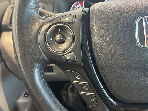 Used 2016 Honda Pilot Touring image 25