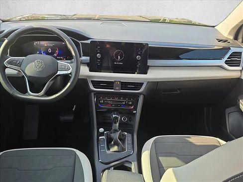 New 2026 Volkswagen Taos SE FWD image 18