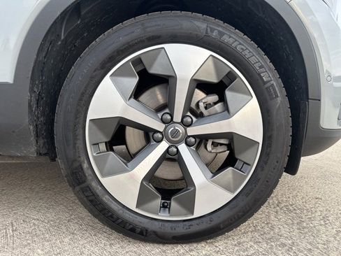 Certified 2025 Volvo XC40 B5 Plus image 11