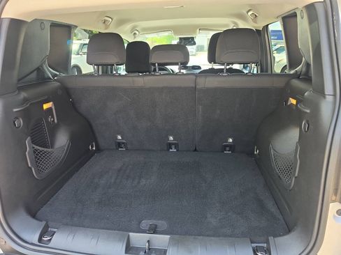 Used 2016 Jeep Renegade Latitude AWD/4WD image 22