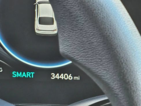 Used 2024 Hyundai Elantra SEL FWD image 17