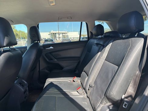 Used 2018 Volkswagen Tiguan S image 3