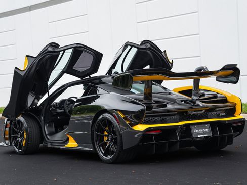 Used 2019 McLaren Senna image 45
