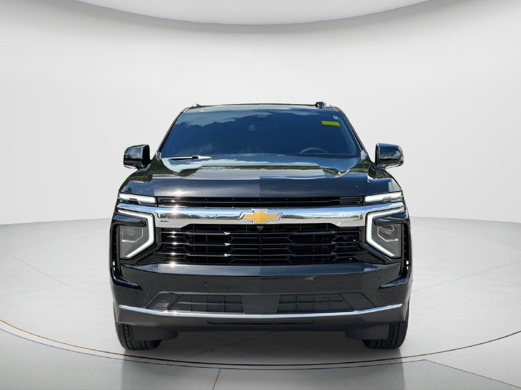 Used 2025 Chevrolet Tahoe LS AWD/4WD image 2