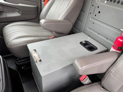 Used 2015 Chevrolet Express 2500 image 14