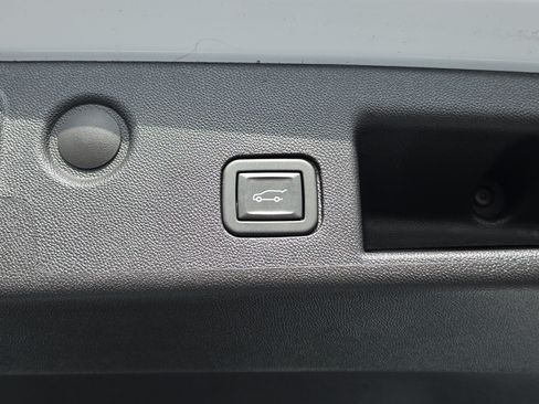 Certified 2024 Chevrolet Equinox Premier FWD image 8
