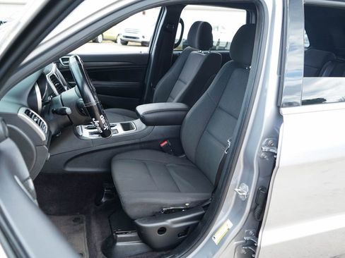 Used 2018 Jeep Grand Cherokee Laredo image 8