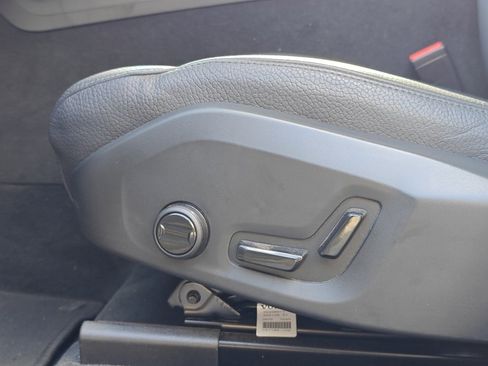 Used 2025 Volvo XC60 B5 Plus image 11