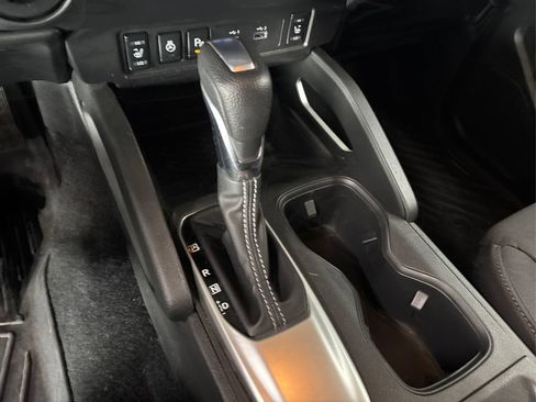 Used 2024 Nissan Frontier SV w/ SV Convenience Package image 35