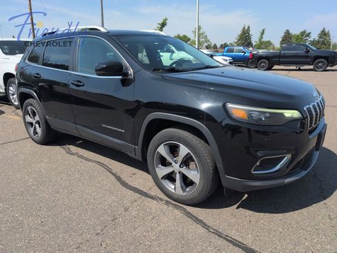Used 2019 Jeep Cherokee Limited w/ Trailer Tow Group AWD/4WD image 4