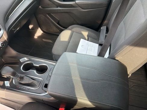 Used 2022 Chevrolet Traverse LT image 30