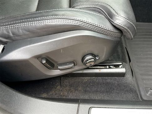 Used 2023 Volvo XC60 B5 Ultimate w/ Protection Package Premier image 37