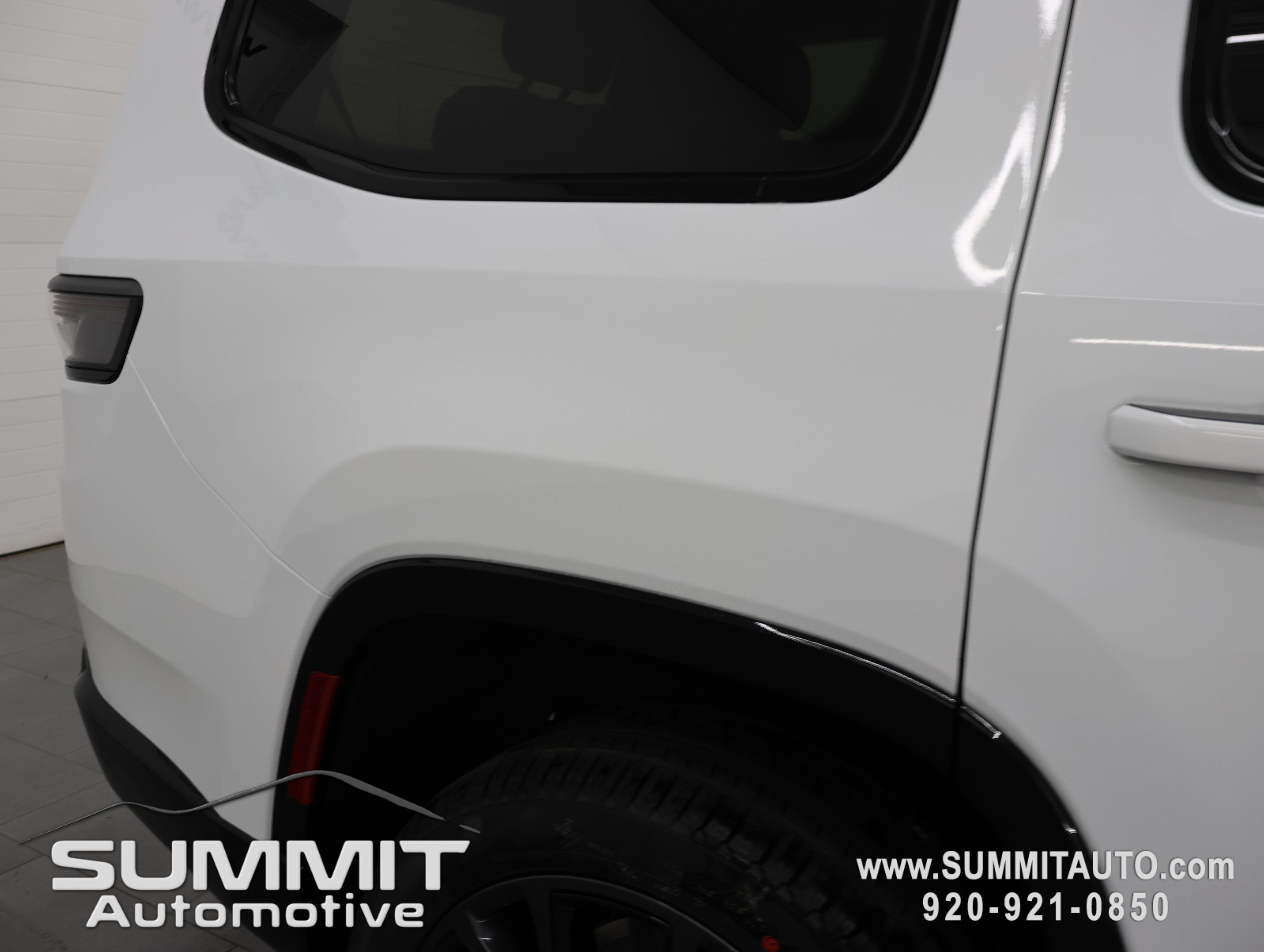 New 2026 Jeep Grand Wagoneer Summit AWD/4WD image 30