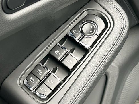 Used 2026 Porsche Macan AWD/4WD image 24