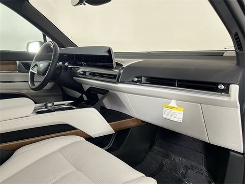 Used 2026 Cadillac Vistiq Sport image 30