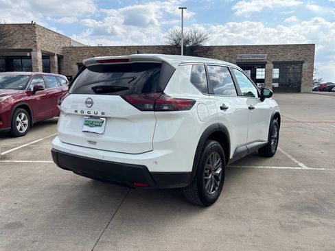 Used 2024 Nissan Rogue S image 5