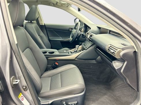 Used 2016 Lexus IS 200t image 18