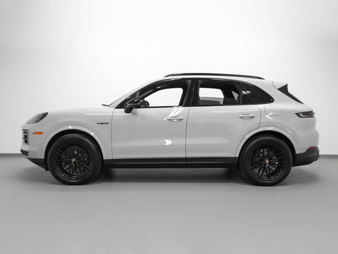 Certified 2026 Porsche Cayenne E-Hybrid AWD/4WD image 2