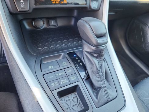 Used 2020 Toyota RAV4 XLE w/ All Weather Liner Package AWD/4WD image 21