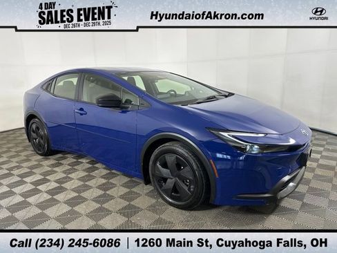 Used 2025 Toyota Prius LE image 1