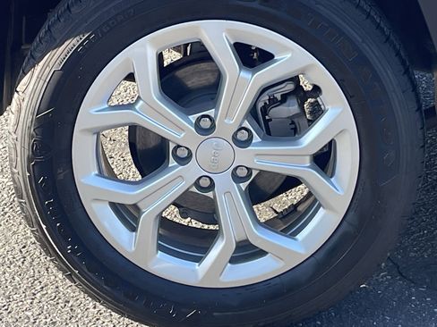 Used 2024 Jeep Compass Sport image 8