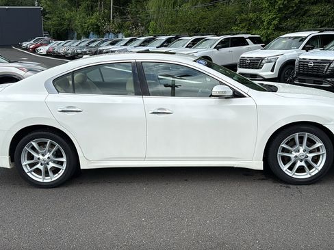 Used 2010 Nissan Maxima 3.5 SV w/ Monitor Pkg FWD image 25