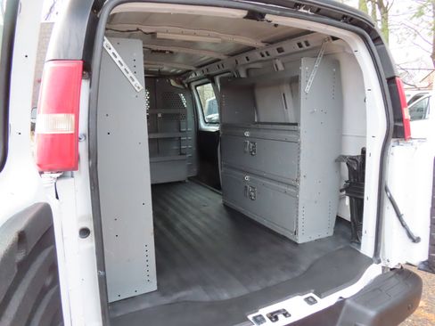 Used 2015 Chevrolet Express 2500 image 15