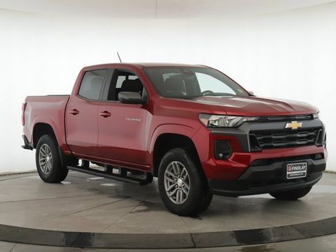 Used 2024 Chevrolet Colorado LT w/ LT Convenience Package II image 2