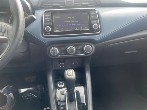 Used 2025 Nissan Versa SV FWD image 14