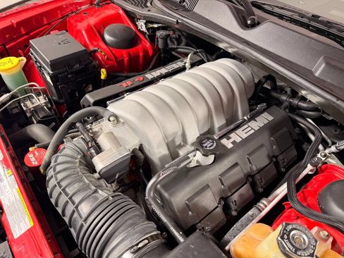 Used 2009 Dodge Challenger SRT8 w/ SRT Option Group II RWD image 19