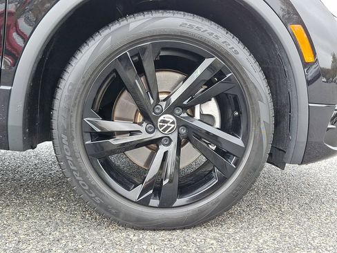 Used 2023 Volkswagen Tiguan SE R-Line image 8