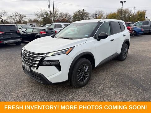 Used 2024 Nissan Rogue S image 3