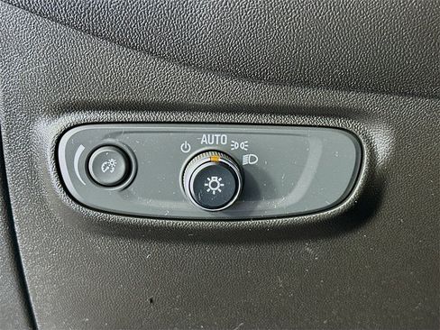 Used 2020 Chevrolet Equinox LT image 10