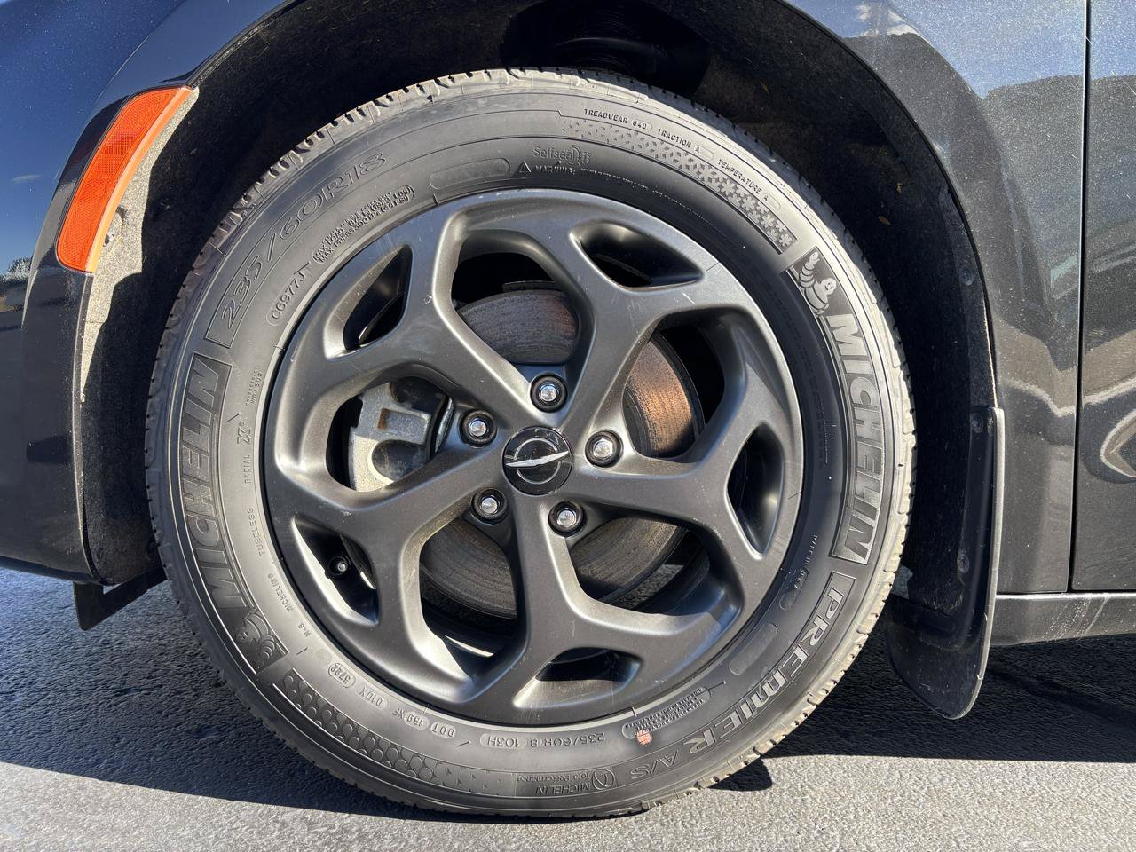 Used 2023 Chrysler Pacifica Touring-L w/ Uconnect Theater Family Group FWD image 40