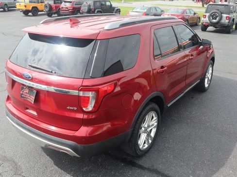 Used 2017 Ford Explorer XLT w/ Equipment Group 201A AWD/4WD image 13