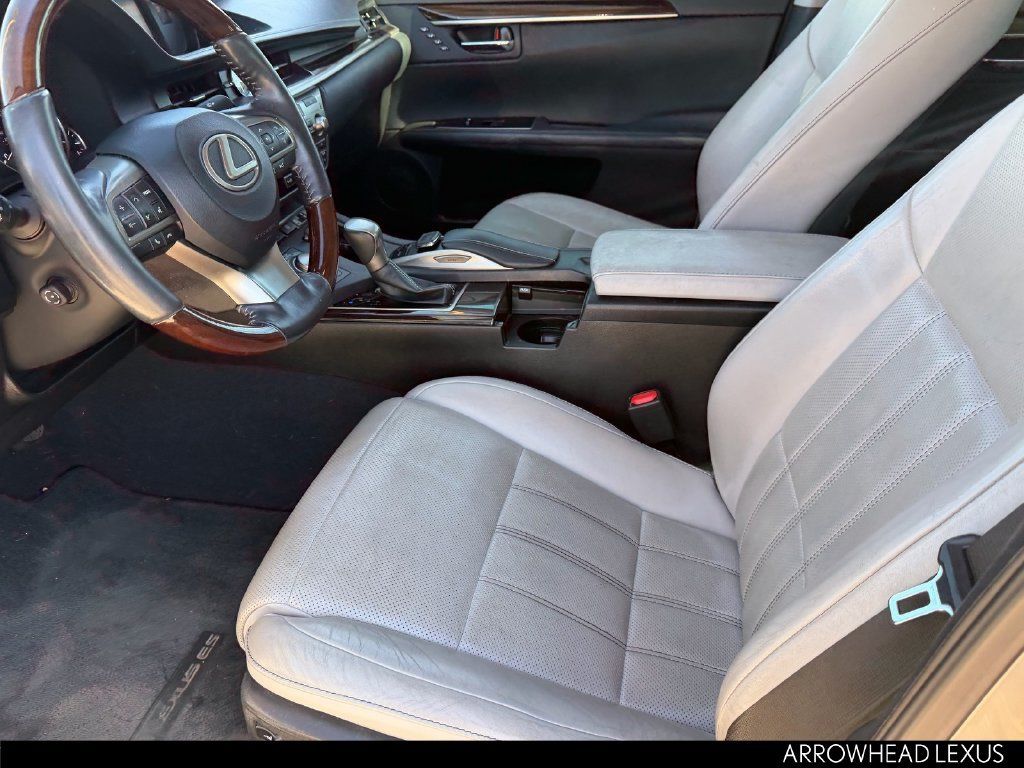 Used 2017 Lexus ES 350 w/ Ultra Luxury Package FWD image 20