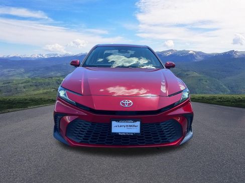Used 2025 Toyota Camry SE FWD image 9