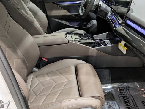 Used 2024 BMW i5 eDrive40i w/ Premium Package image 22