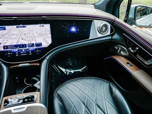 Used 2023 Mercedes-Benz EQS 580 4MATIC SUV image 15