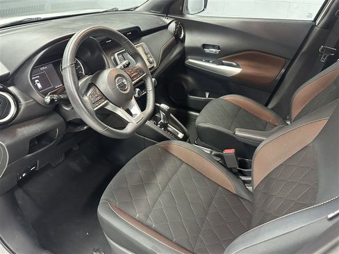 Used 2020 Nissan Kicks SR w/ Exterior Package FWD image 2