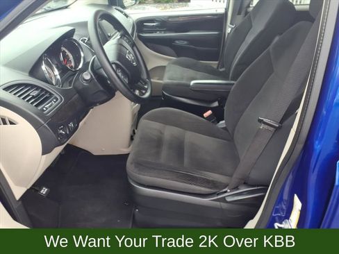 Used 2018 Dodge Grand Caravan SE w/ UConnect Hands-Free Group image 10